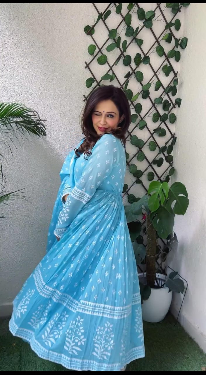 floral print kurti set,cotton kurti with pant,malmal dupatta set,festive kurti for women,printed cotton kurta,soft cotton kurti set,kurti pant dupatta combo,summer wear kurti,floral kurta with dupatta,lightweight festive suit,three piece cotton suit,set for festive gathering,cotton suit for girls,trendy ethnic kurti,flower printed kurta,women's ethnic outfit,ready to wear kurta set,cotton malmal dupatta set,casual festive kurti,cotton kurti online india,elegant ethnic wear,kurti with printed dupatta,straigh