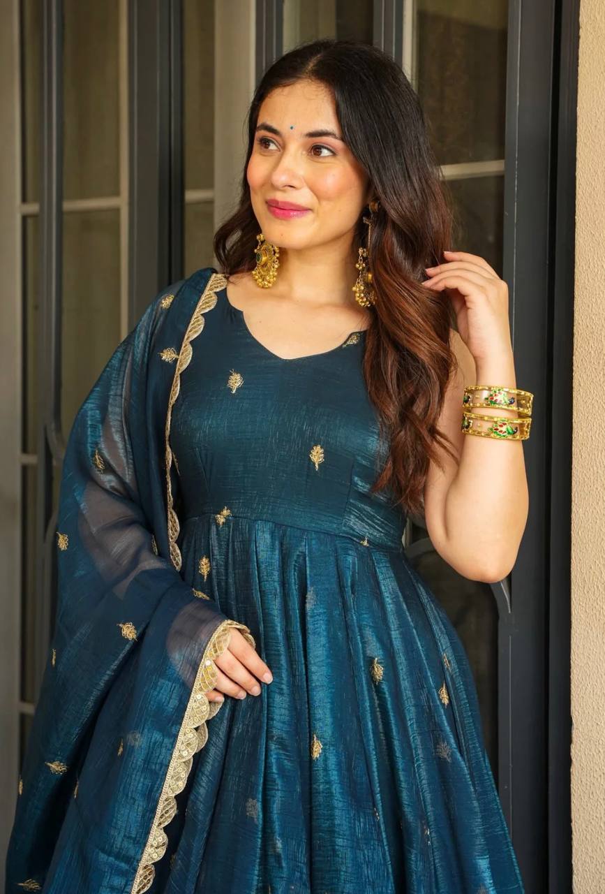 Heavy Crunchy Silk Suit, Embroidery Sequence Dress, Full Flair Suit Set, Designer Party Wear Suit, Indian Ethnic Wear for Women, Wedding Guest Outfit, Readymade Suit for Women, Elegant Kurti Set, Bridal Wear Inspired Suit, Premium Silk Dress for Women, Fancy Embroidered Dress, Full Sleeve Ethnic Set, Traditional Indian Outfit, Heavy Work Suit Set, Stylish Festive Wear for Women,