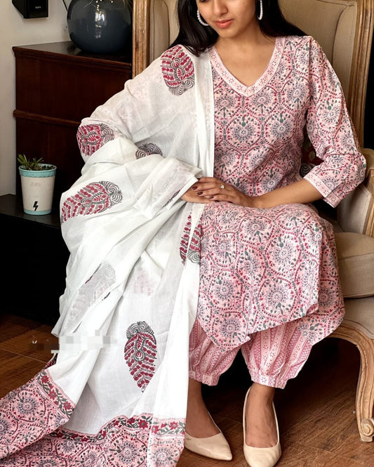 pink floral kurti,pink salwar kameez,floral embroidered kurti,pink ethnic wear,handcrafted cotton kurti,pink kurti set,women kurti pant dupatta,traditional pakistani suit,floral print kurti set,cotton floral kurti,pink kurta with dupatta,three piece pink suit,elegant pink outfit,party wear kurti set,floral thread work kurti,pink wedding wear dress,pink cotton suit for women,pakistani kurti design,pink festive outfit,designer floral kurta,soft cotton pink kurti,stylish pink salwar kameez,floral printed suit 