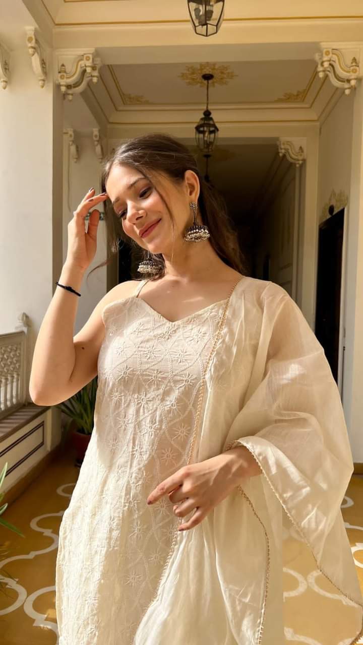 white chickankari kurti